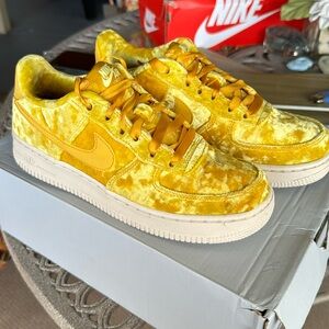 Grade School Air Force Yellow Velvet Size 5.5y